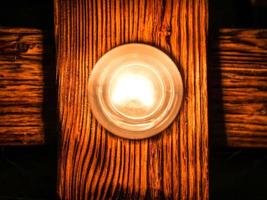 astrazione di legno e vecchie lampadine foto