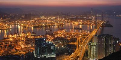 paesaggio urbano di Hong Kong all'alba foto