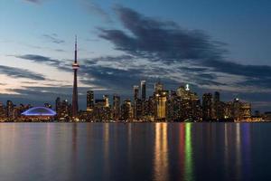 skyline di Toronto al crepuscolo foto