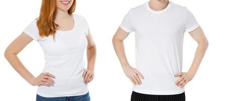 t-shirt bianca su un giovane uomo e una ragazza con i capelli rossi isolato mockup tshirt da vicino foto