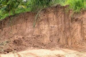 primo piano dell'erosione del suolo, che è stato scavato. foto
