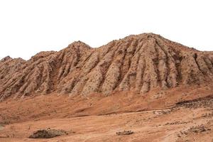 isolati di montagna, grandi cumuli di dune di sabbia erose dall'acqua piovana. foto