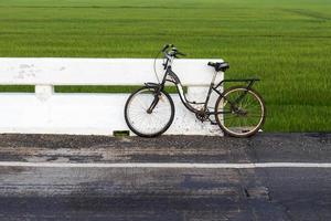 vecchia strada del ponte della bicicletta. foto