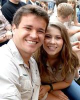 Los angeles, 26 aprile - chandler powell, bindi irwin alla cerimonia della stella di steve irwin sull'hollywood walk of fame il 26 aprile 2018 a los angeles, ca foto