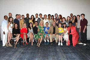 los angeles, 20 agosto - cast audace e bello, fan all'evento audace e bellissimo dei fan 2017 al centro congressi marriott burbank il 20 agosto 2017 a burbank, ca foto