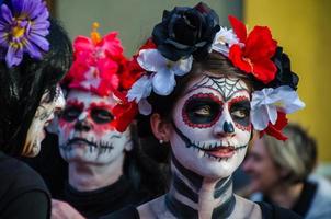 donne dipinte a carnevale foto