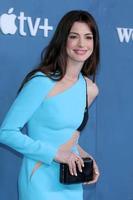 los angeles, 17 marzo - anne hathaway alla prima si è schiantata al museo dell'accademia il 17 marzo 2022 a los angeles, ca foto