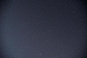 cielo stellato estivo di notte e la via lattea foto