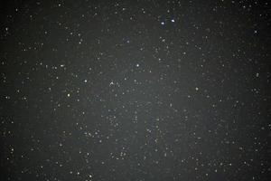 cielo stellato estivo di notte e la via lattea foto