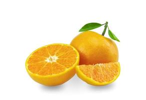 frutta arancione isolata su fondo bianco foto