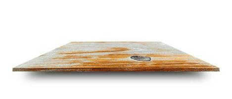 parte superiore vuota del tavolo in legno o bancone isolato su sfondo bianco. per la visualizzazione o il design del prodotto foto