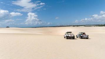 rio grande do norte, brasile, maggio 2019 - passeggini sulla spiaggia foto