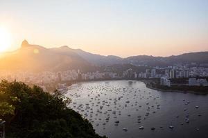 Vista del pan di zucchero, del corcovado e della baia di guanabara, rio de janeiro, brasile foto