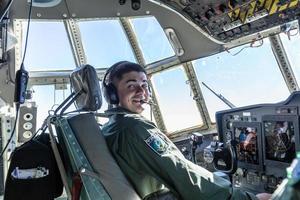 bahia, brasile, maggio 2019 - interno dell'aereo Hercules c-130 foto