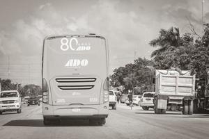 tulum quintana roo mexico 2022 camion autocarri con cassone ribaltabile e altri veicoli industriali a tulum mexico. foto