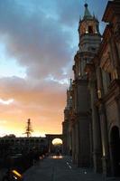 basilica cattedrale di arequipa al tramonto, Perù foto