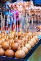 spiedini a pendolo a forma di caramella. foto