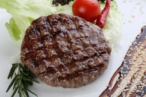 cotoletta di hamburger alla griglia foto