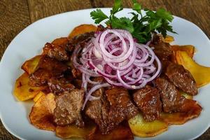 carne arrosto con patate foto