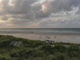 tramonto sulla spiaggia di juist foto