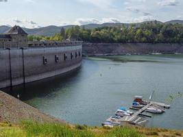 lago vicino a waldeck in germania foto