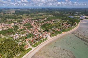 veduta aerea della spiaggia di sao miguel dos milagres, alagoas, brasile. foto