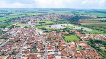 immagine aerea del centro di Pradopolis, San Paolo, Brasile. foto