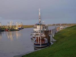 greetsiel sulla costa tedesca del mare del nord foto