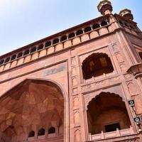 dettaglio architettonico della moschea jama masjid vecchia delhi, india, la spettacolare architettura della grande moschea del venerdì jama masjid a delhi 6 durante la stagione ramzan, la moschea più importante dell'india foto