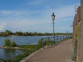 la città di Rees sul fiume Reno foto