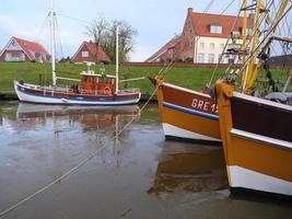 greetsiel sulla costa tedesca del mare del nord foto