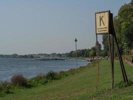 maastricht e kessel presso il fiume Maas foto