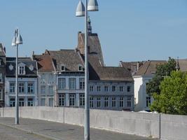 maastricht e kessel presso il fiume Maas foto