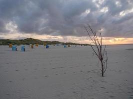 tramonto sulla spiaggia di juist foto