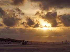 tramonto sulla spiaggia di juist foto