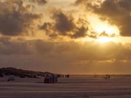 tramonto sulla spiaggia di juist foto