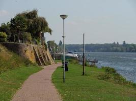 maastricht e kessel presso il fiume Maas foto