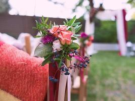 bouquet da sposa e decorazioni floreali il giorno del matrimonio foto