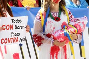 stand di manifestazione con l'ucraina contro l'aggressione russa, 7 maggio 2022, vitoria-gasteiz, spagna foto