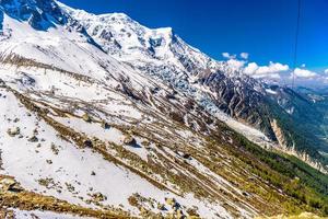 montagne innevate chamonix, monte bianco, alta savoia, alpi, francia foto