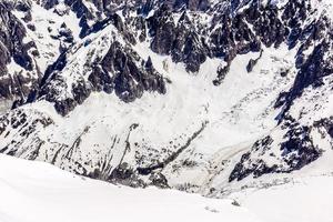 montagne innevate chamonix, monte bianco, alta savoia, alpi, francia foto