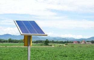 pannello fotovoltaico, nuova tecnologia per conservare e utilizzare l'energia della natura con la vita umana, l'energia sostenibile e il concetto di amico ambientale. foto