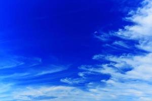 bel cielo azzurro con nuvole foto