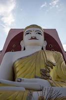 big buddha in bago myanmar foto