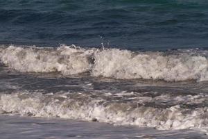 onde del mare sul Mar Mediterraneo foto