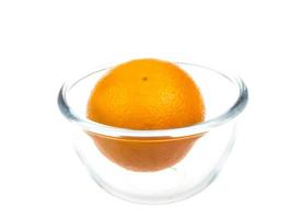 mucchio di arance nel piatto foto
