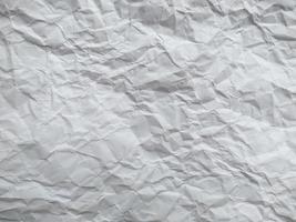 trama di carta stropicciata. carta stropicciata isolato su sfondo bianco foto
