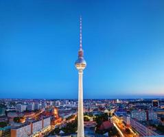 berlino, germania, 2022 - torre della tv o fersehturm foto