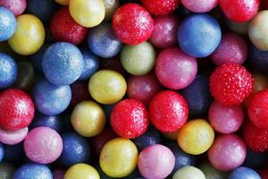 decorazione di perle di zucchero dolci colorate. sfondo del primo piano, modello. foto