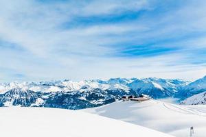 paesaggio montano delle Alpi. paesaggio invernale foto